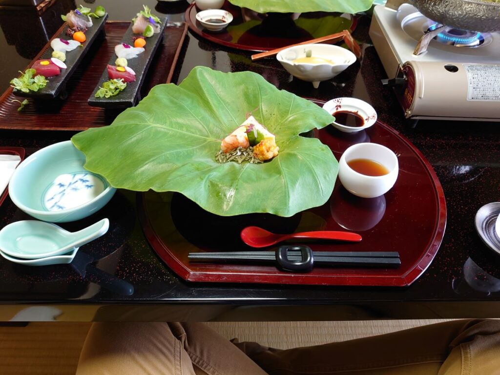 Kaiseki ryōri, Japanese formal, multi-course meal. Same as the ichiju sansai pattern, it origins from honzen ryōri.